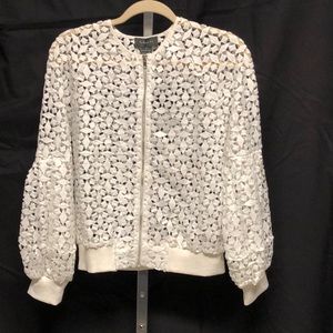 GRACIA white lace jacket with zipper.